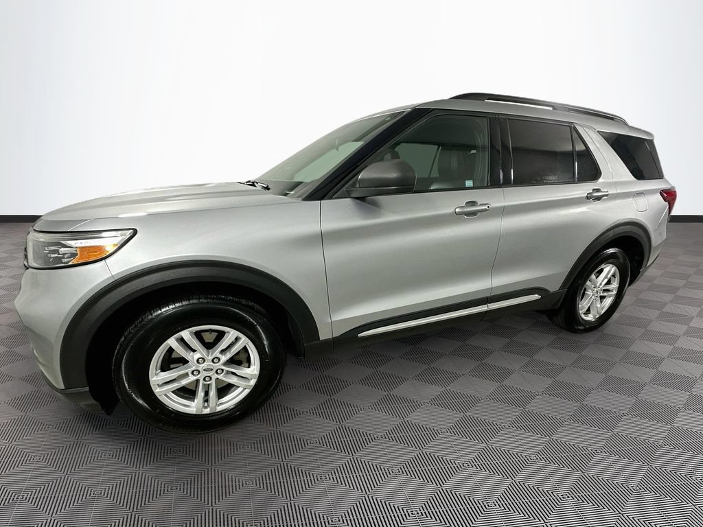 Certified 2020 Ford Explorer XLT w/ Equipment Group 202A AWD/4WD image 4