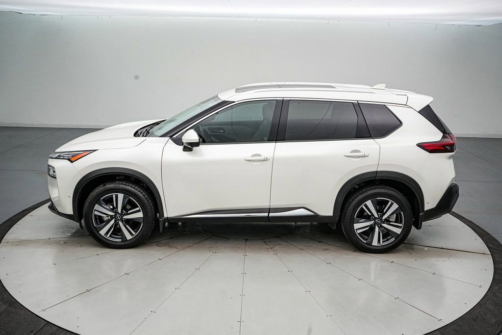Used 2023 Nissan Rogue SL w/ SL Premium Package image 2