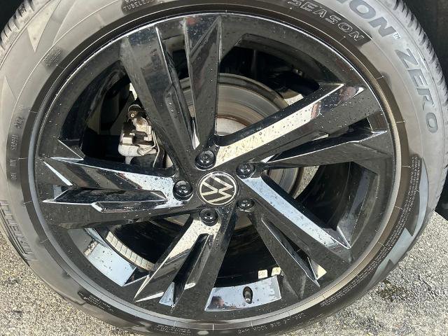 Used 2024 Volkswagen Tiguan SE R-Line image 31