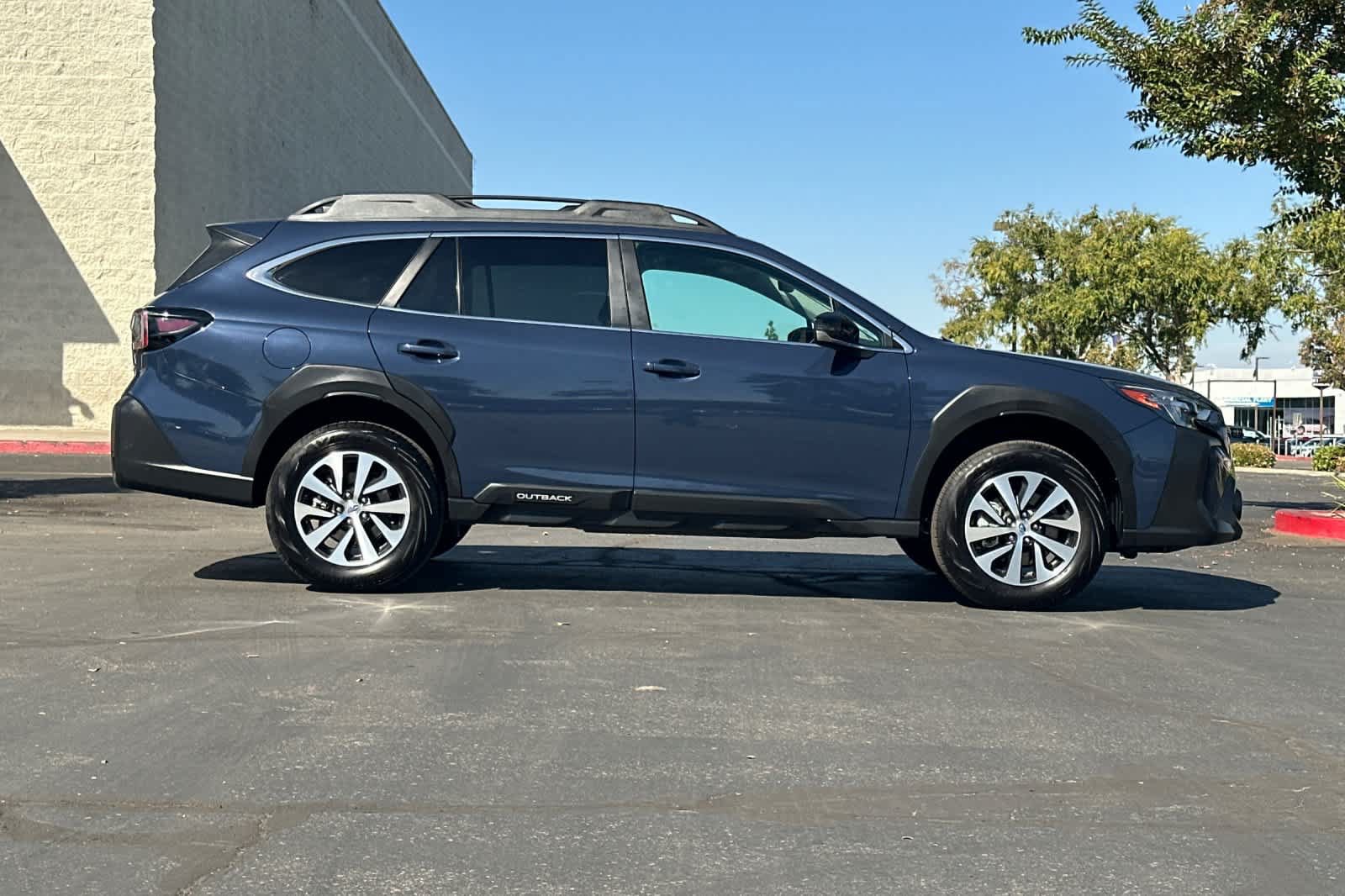 Used 2025 Subaru Outback Premium AWD/4WD image 9