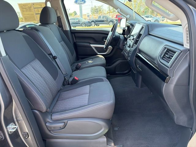 Used 2022 Nissan Titan SV image 16