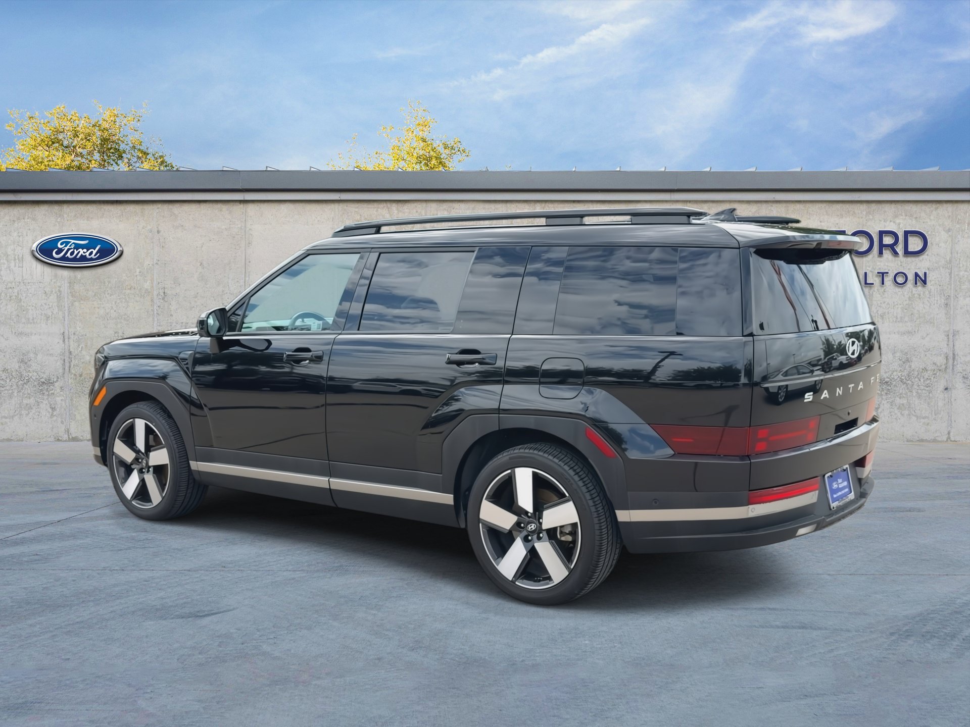 Used 2025 Hyundai Santa Fe Limited FWD image 6