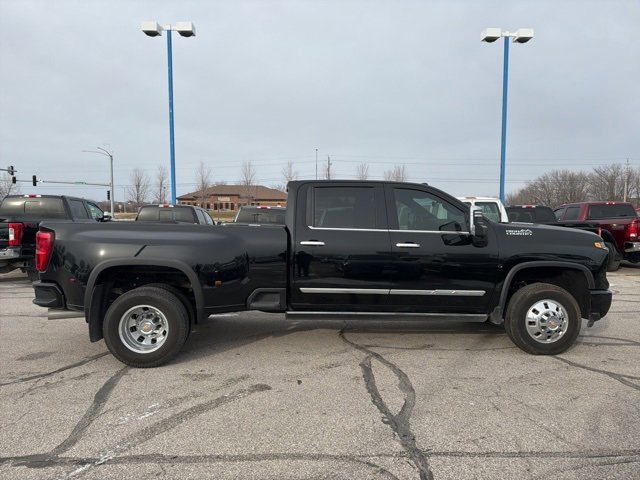 Used 2025 Chevrolet Silverado 3500 High Country w/ High Country Premium Package image 3