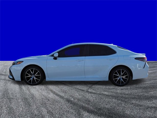 Used 2021 Toyota Camry SE image 2