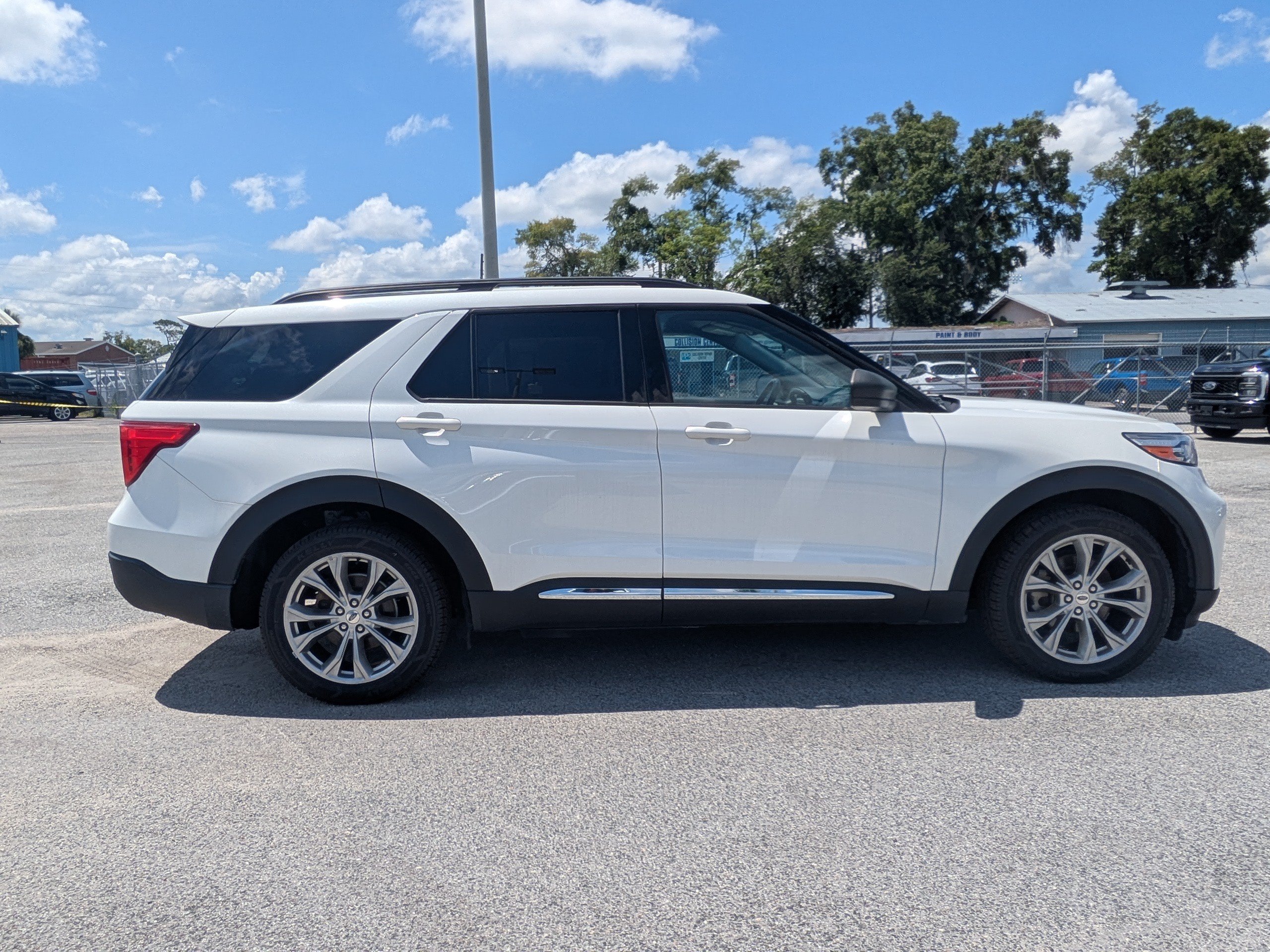 Certified 2022 Ford Explorer XLT w/ Equipment Group 202A RWD image 3