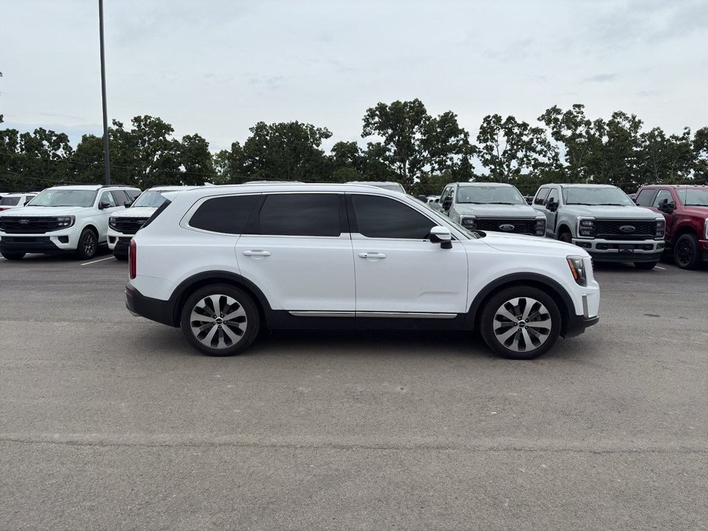 Used 2022 Kia Telluride EX w/ EX Premium Package FWD image 5