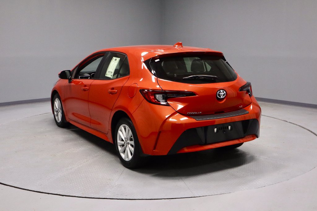 Used 2025 Toyota Corolla SE w/ SE Package FWD image 6