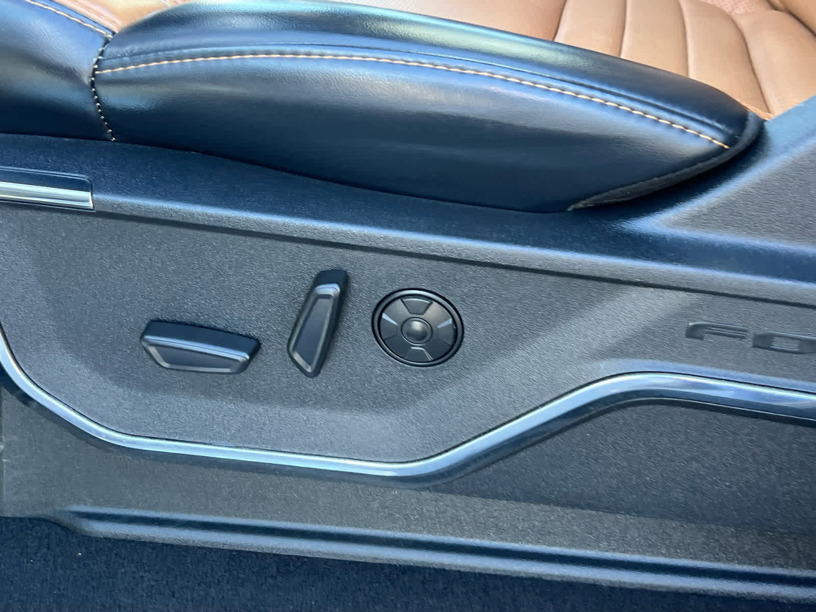 Certified 2024 Ford F350 Platinum w/ Tremor Off-Road Package image 28