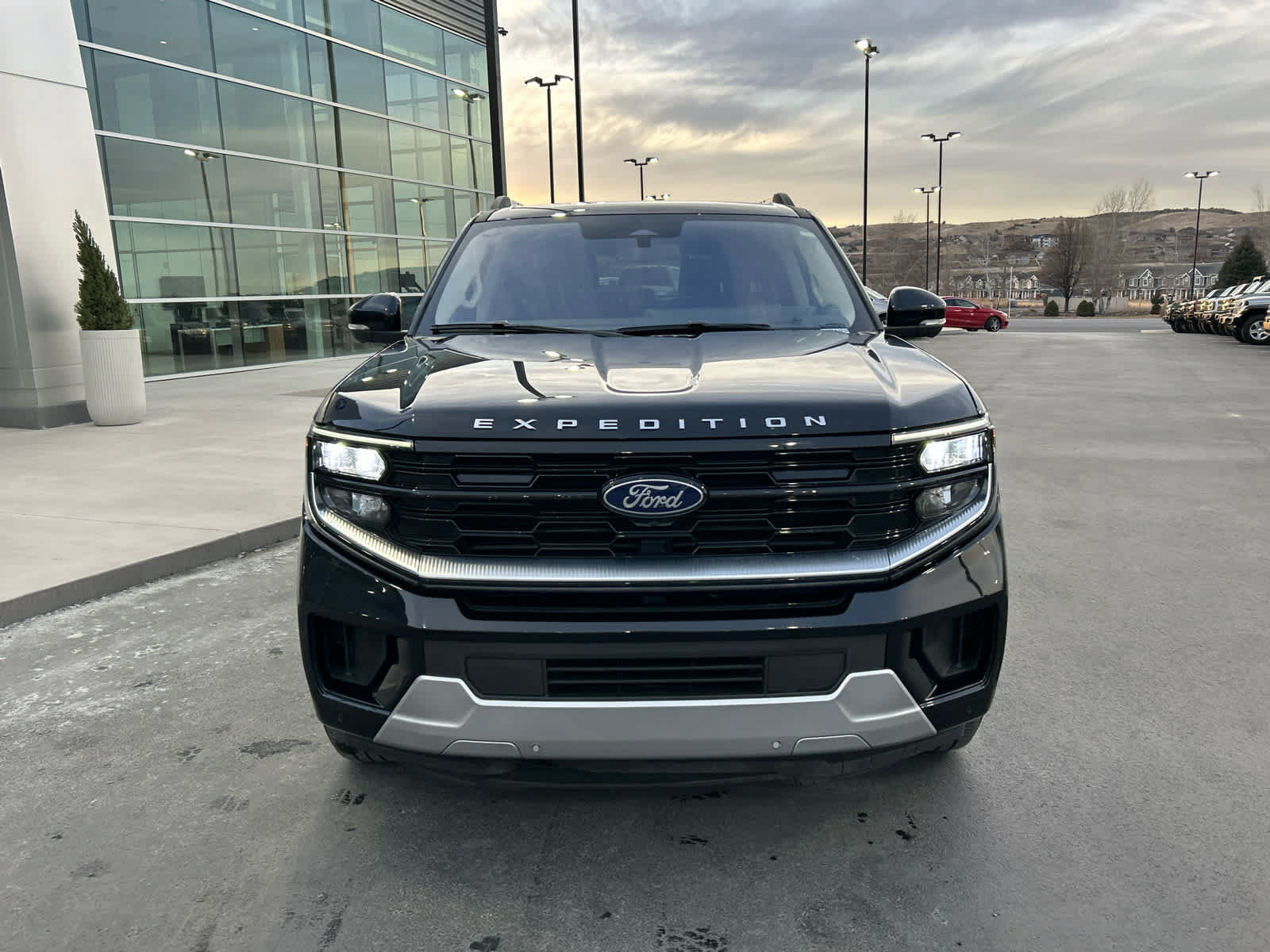 Certified 2025 Ford Expedition Max Platinum AWD/4WD image 4
