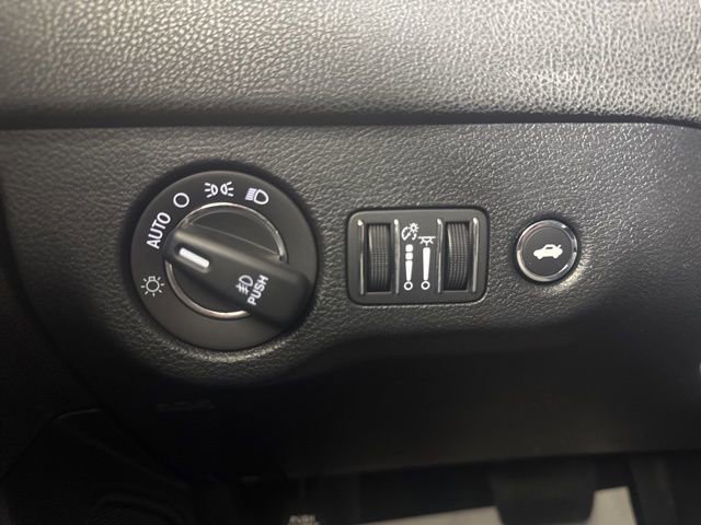 Used 2018 Chrysler 300 S image 21