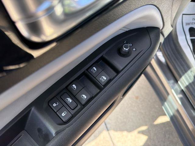 Used 2022 Jeep Compass Limited AWD/4WD image 16