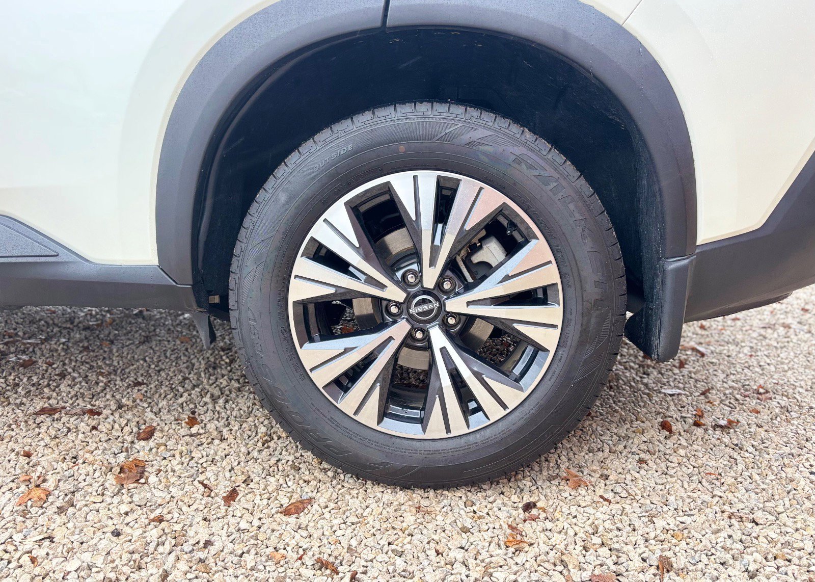 Used 2023 Nissan Rogue SV w/ SV Premium Package image 14