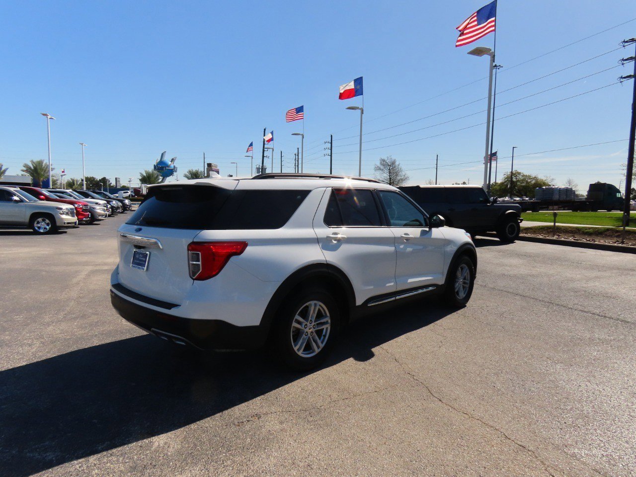 Certified 2023 Ford Explorer XLT w/ Equipment Group 202A image 4