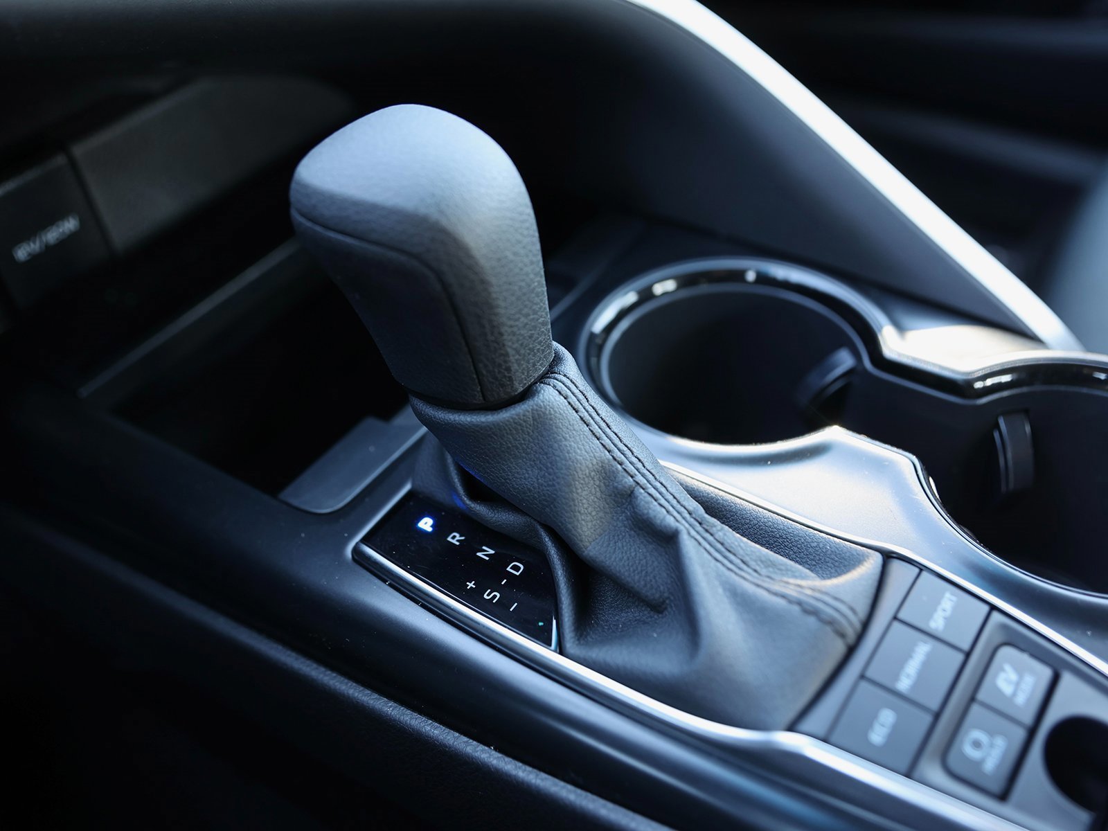 Used 2020 Toyota Camry LE image 31