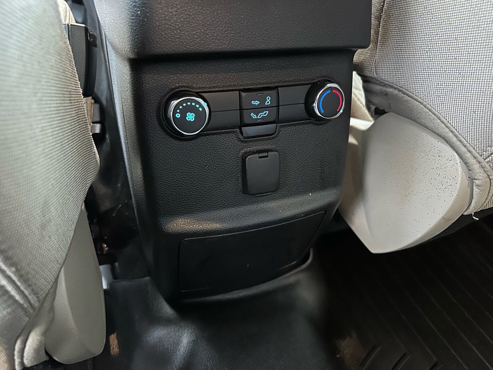 Certified 2019 Ford Explorer FWD image 25