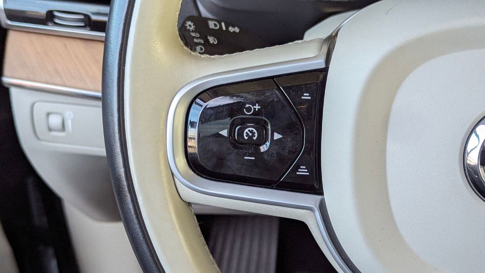 Used 2021 Volvo XC90 T6 Momentum w/ Advanced Package image 15