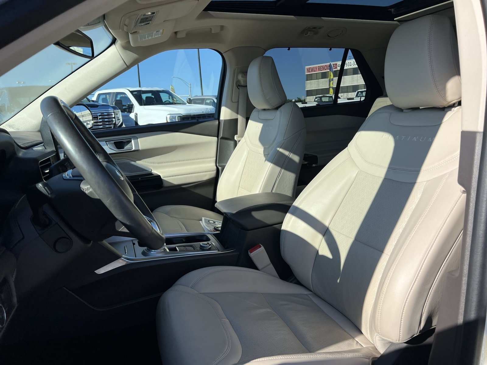 Certified 2023 Ford Explorer Platinum w/ Technology Package AWD/4WD image 13