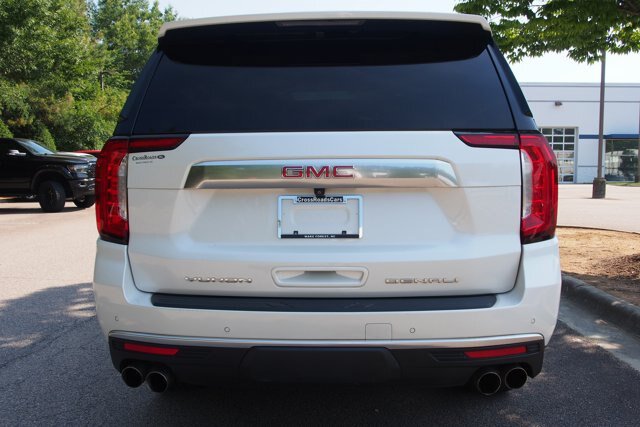 Used 2022 GMC Yukon XL Denali AWD/4WD image 6