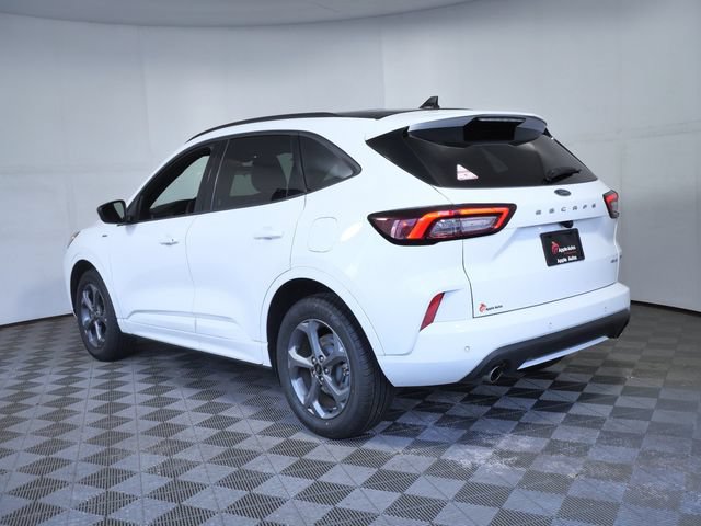 Certified 2023 Ford Escape ST-Line w/ Tech Pack #1 AWD/4WD image 4