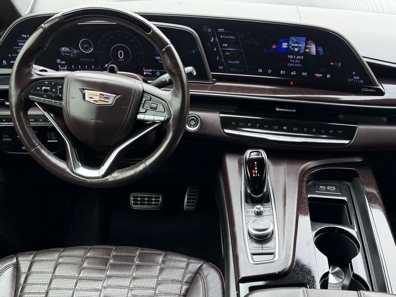 Used 2023 Cadillac Escalade Sport Platinum w/ LPO, ONYX Package image 10