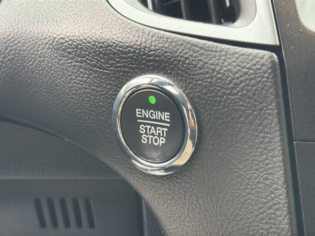 Certified 2020 Ford Edge SE FWD image 28