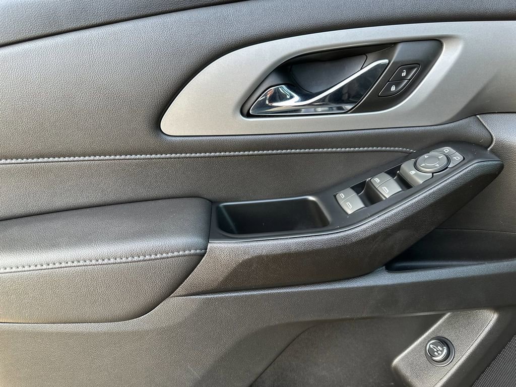 Used 2023 Chevrolet Traverse LT image 10