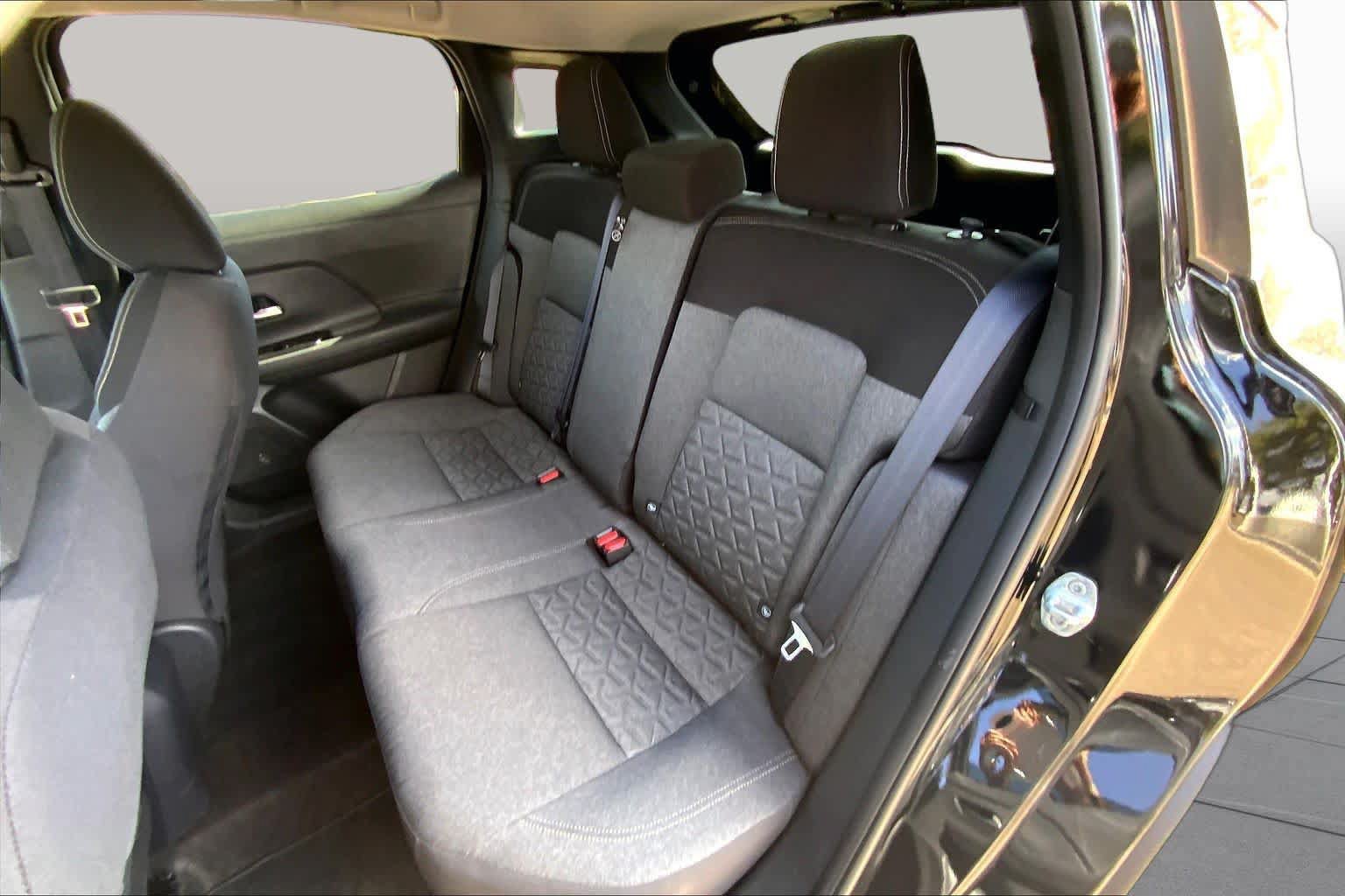 Used 2025 Nissan Kicks SV w/ SV Premium Package FWD image 21