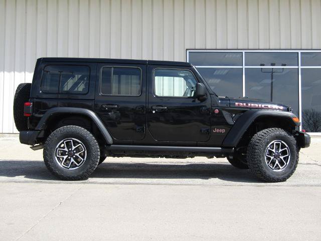 Used 2025 Jeep Wrangler Unlimited Rubicon w/ Convenience Group AWD/4WD image 2
