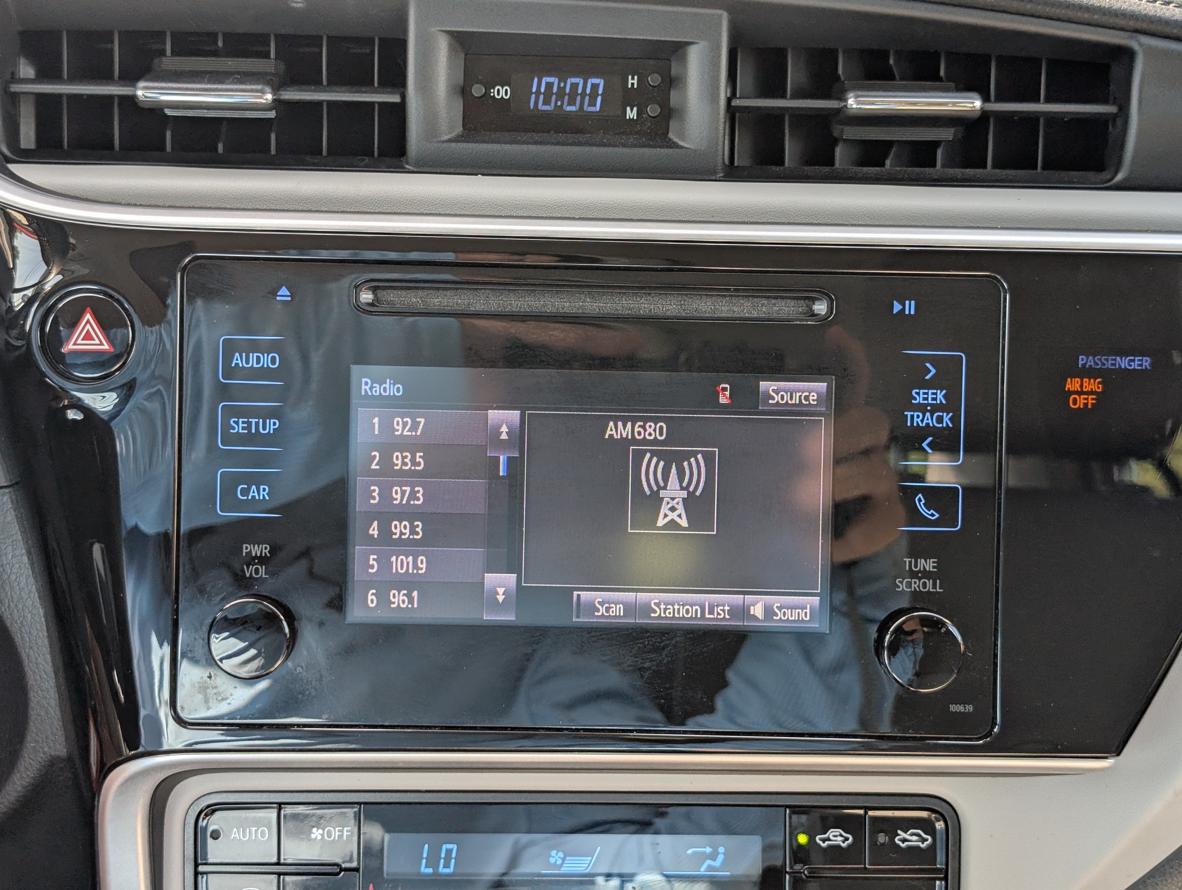 Used 2019 Toyota Corolla LE w/ Carpet Mat Package (TMS) FWD image 24