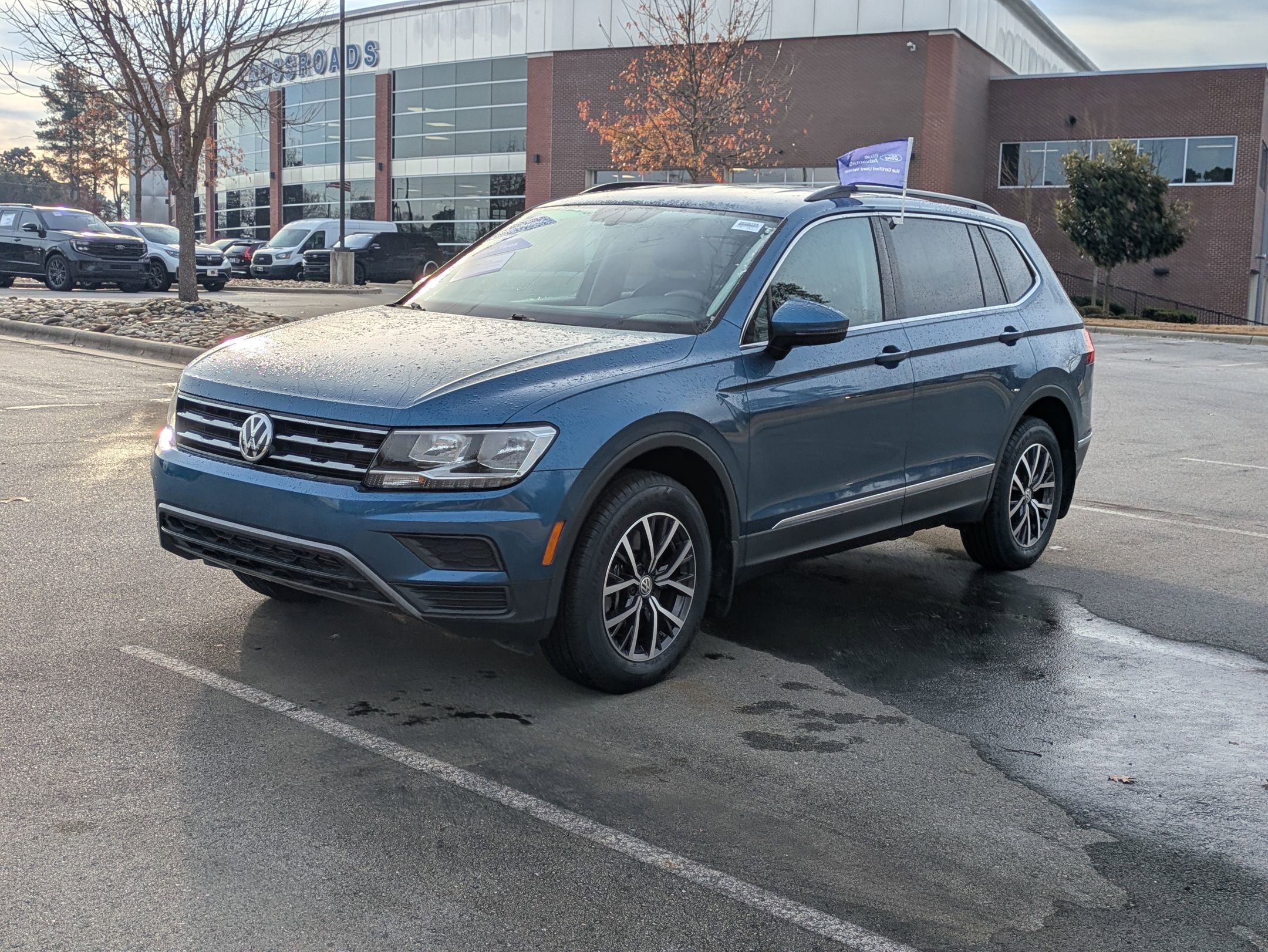 Used 2020 Volkswagen Tiguan SE image 8