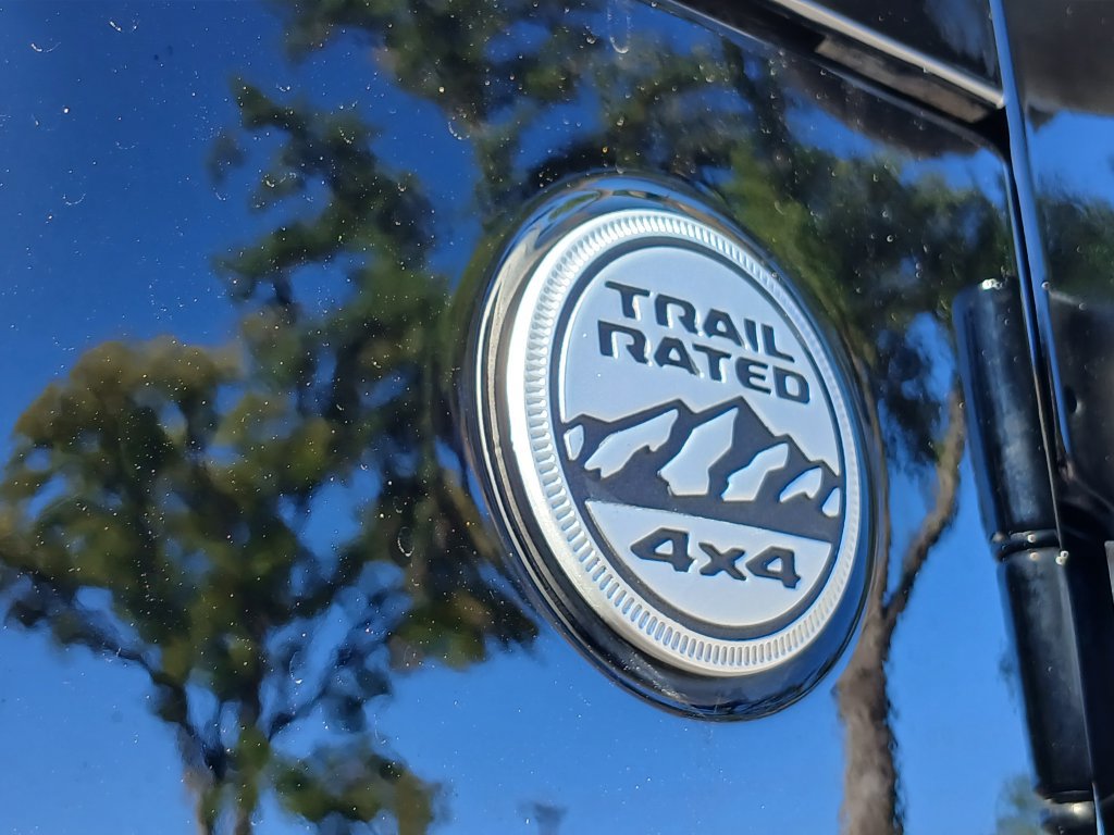 Used 2021 Jeep Gladiator Sport AWD/4WD image 9
