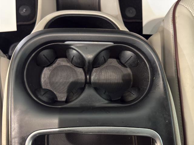 Used 2019 Chrysler Pacifica Limited image 30