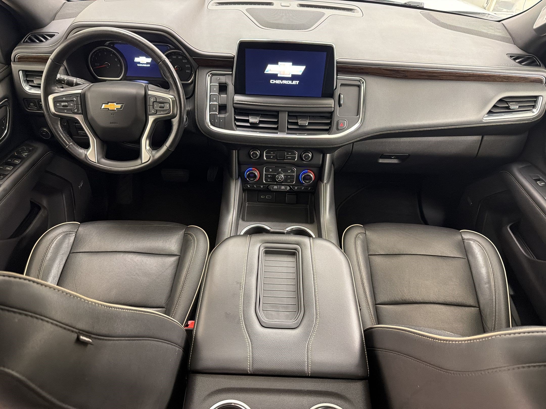 Used 2021 Chevrolet Suburban Premier w/ Premium Package RWD image 16