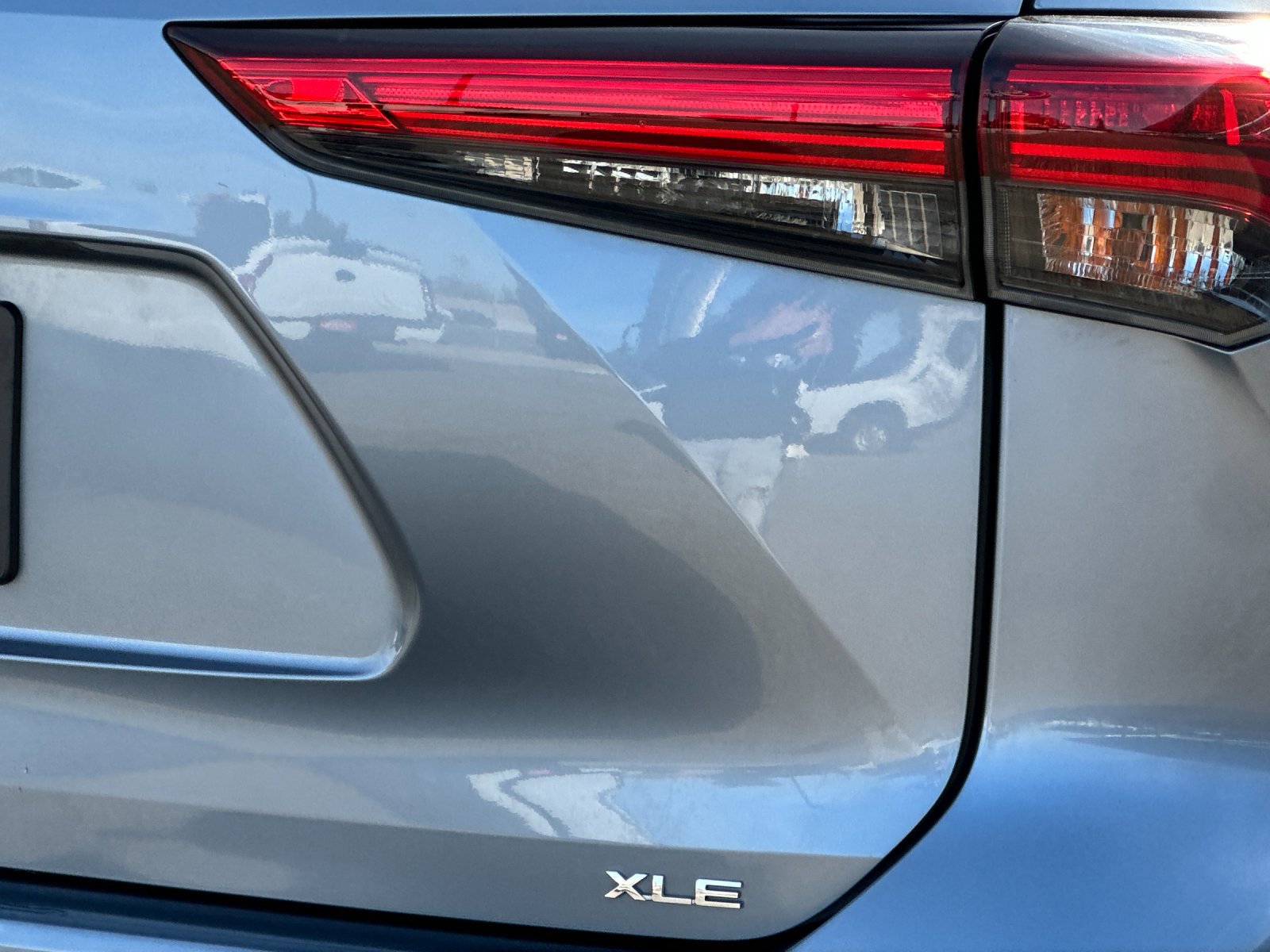 Used 2020 Toyota Highlander XLE image 28