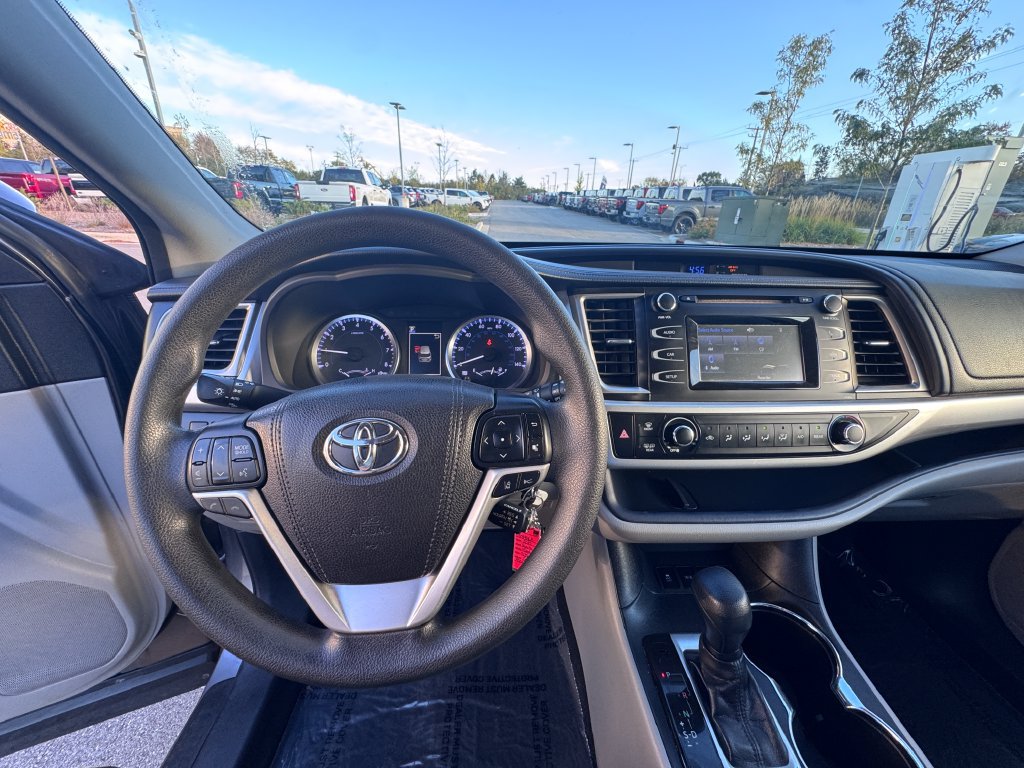 Used 2017 Toyota Highlander LE FWD image 10