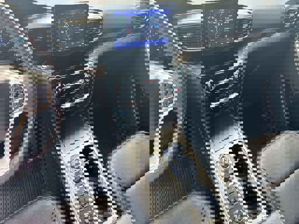 Certified 2022 Ford Explorer Limited w/ Hybrid Equipment Group 310A image 28