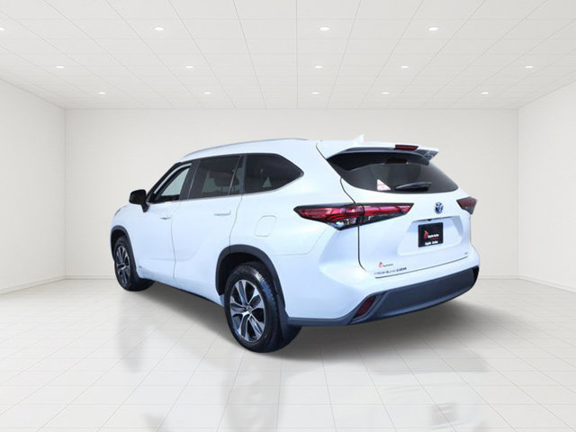 Used 2023 Toyota Highlander XLE AWD/4WD image 4