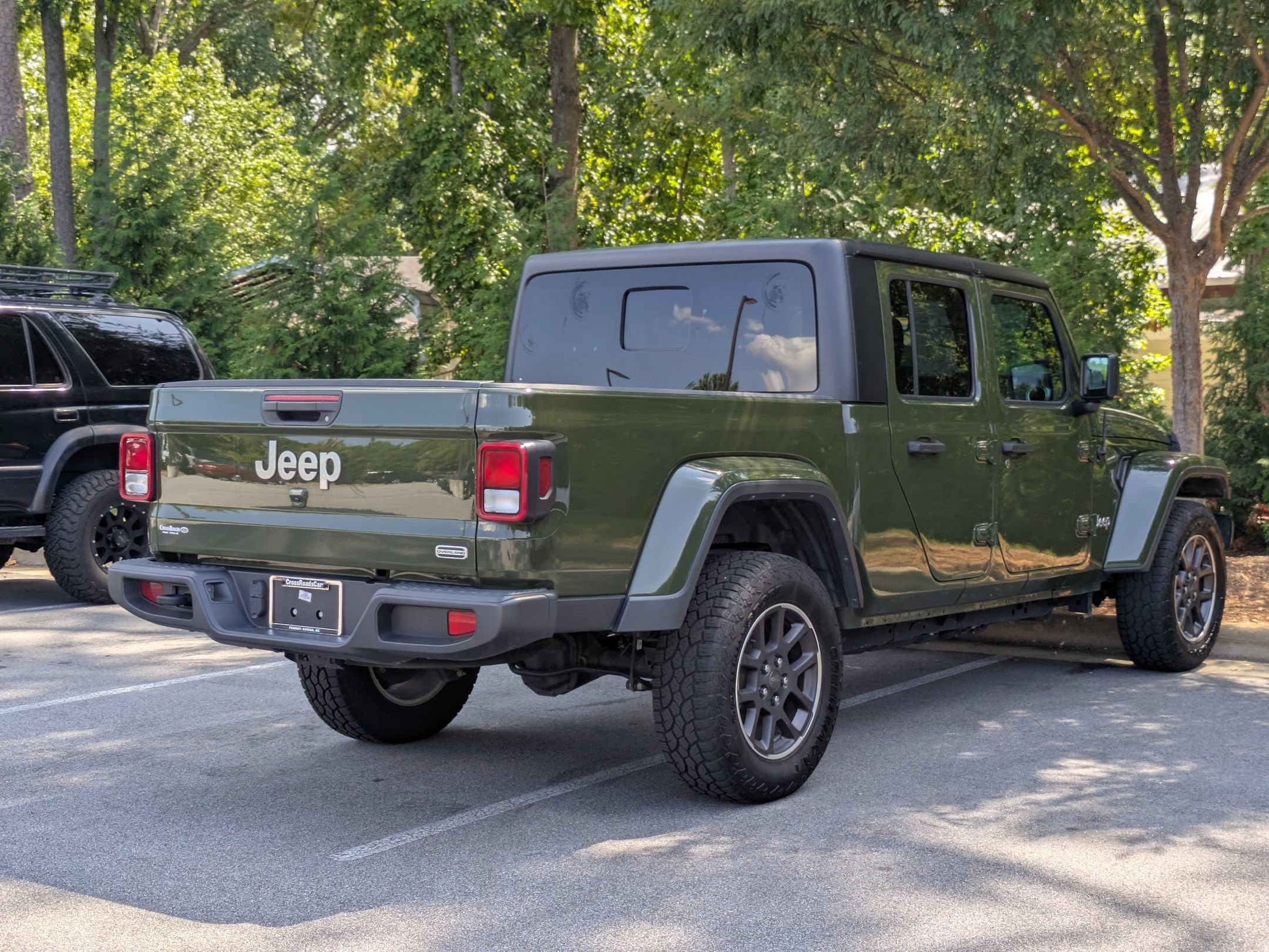 Used 2023 Jeep Gladiator Overland AWD/4WD image 3