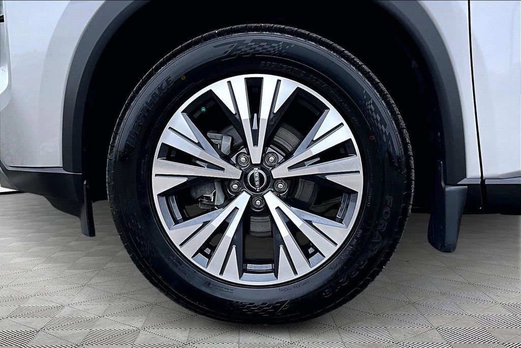 Used 2023 Nissan Rogue SV AWD/4WD image 11