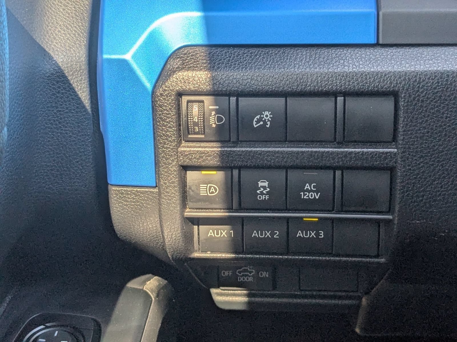Used 2025 Toyota Tacoma TRD Off-Road w/ TRD Off Road Upgrade Package AWD/4WD image 16