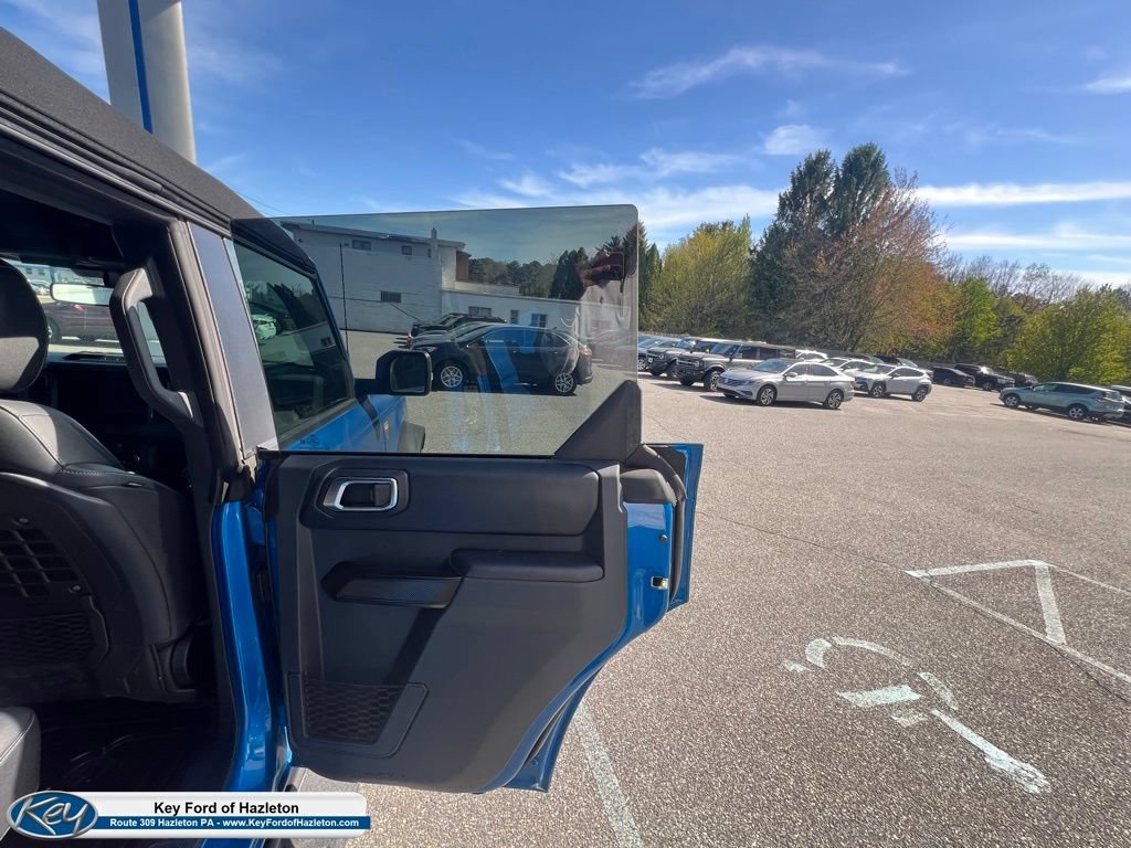 Certified 2025 Ford Bronco Badlands w/ Sasquatch Package AWD/4WD image 32