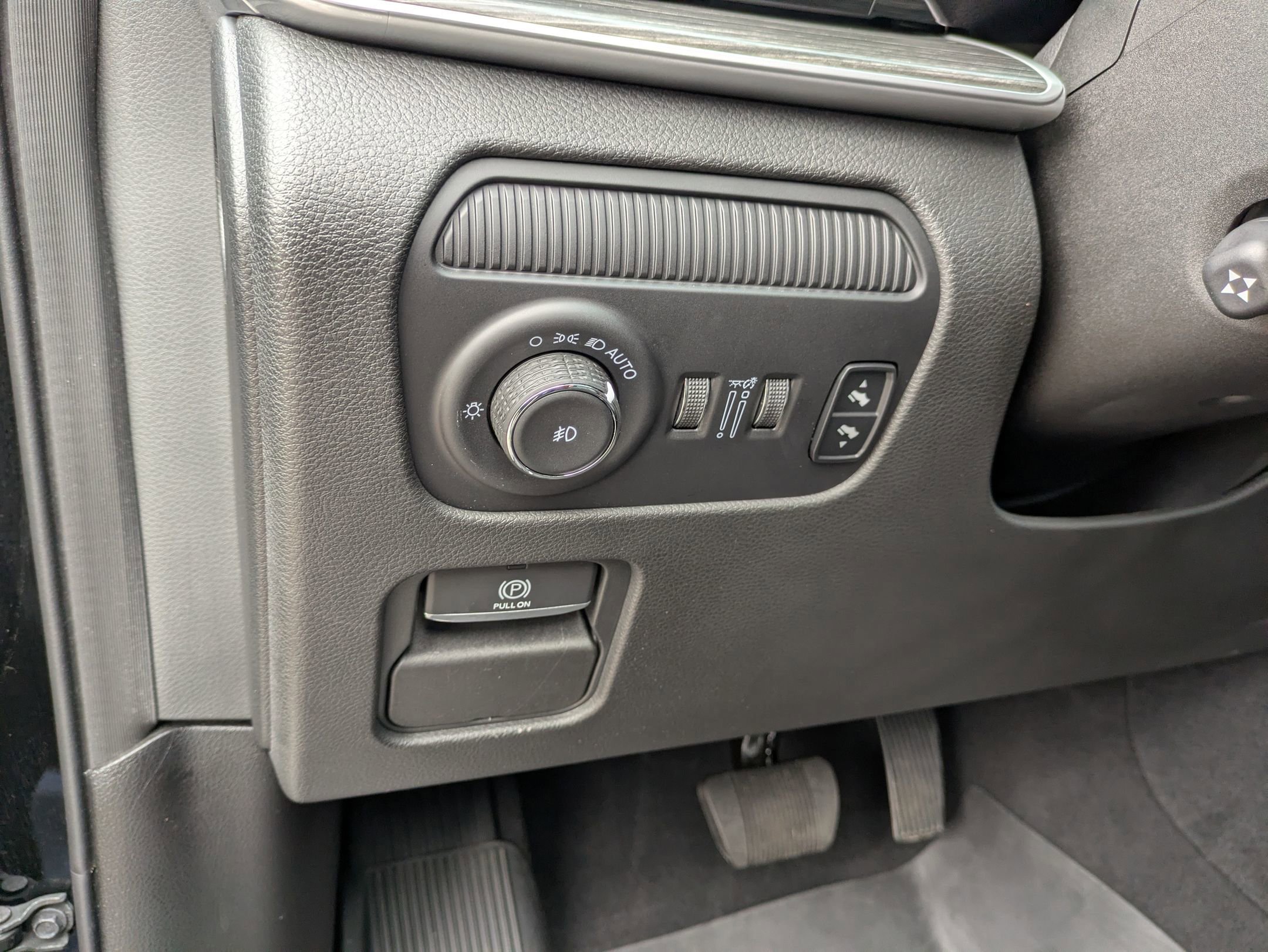 Used 2024 Jeep Wagoneer Series III w/ Premium Group I image 17