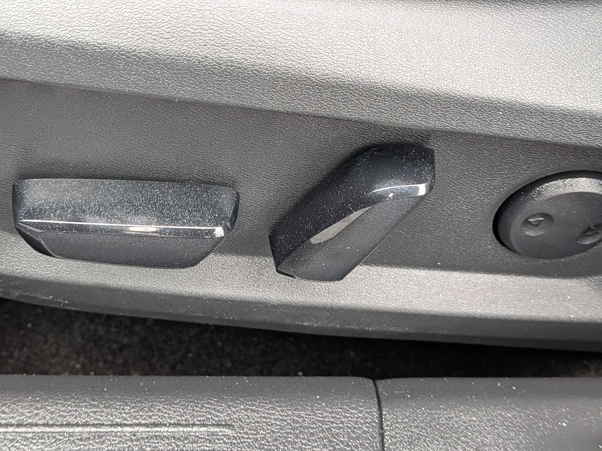 Used 2025 Nissan Rogue SV FWD image 23