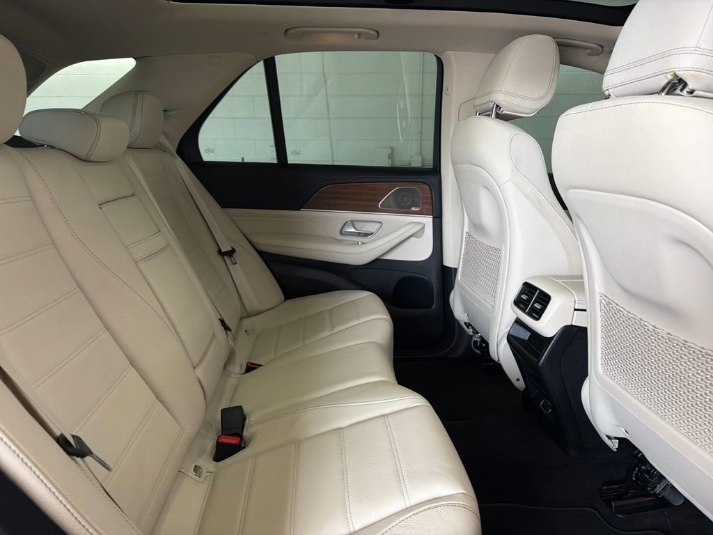 Used 2025 Mercedes-Benz GLE 450e 4MATIC image 29
