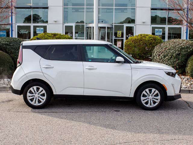 Used 2023 Kia Soul LX image 1
