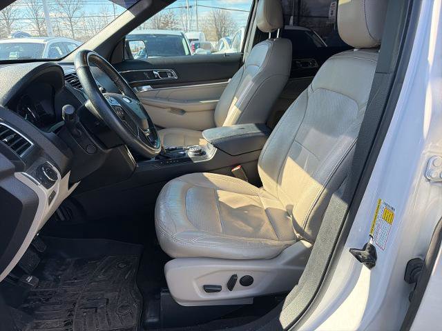 Certified 2019 Ford Explorer Limited w/ Ford Safe & Smart Package image 9
