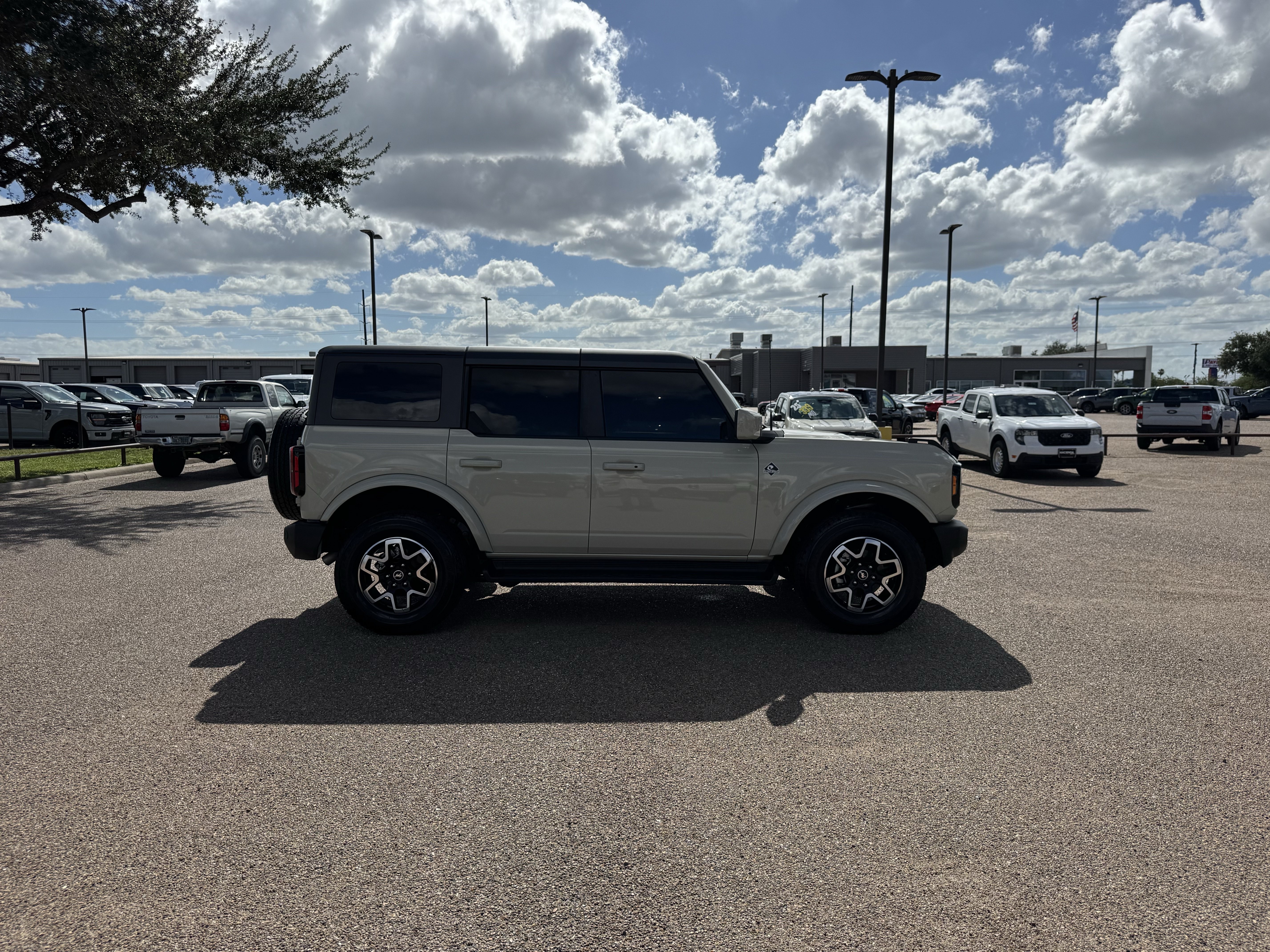 Certified 2025 Ford Bronco Outer Banks AWD/4WD image 4