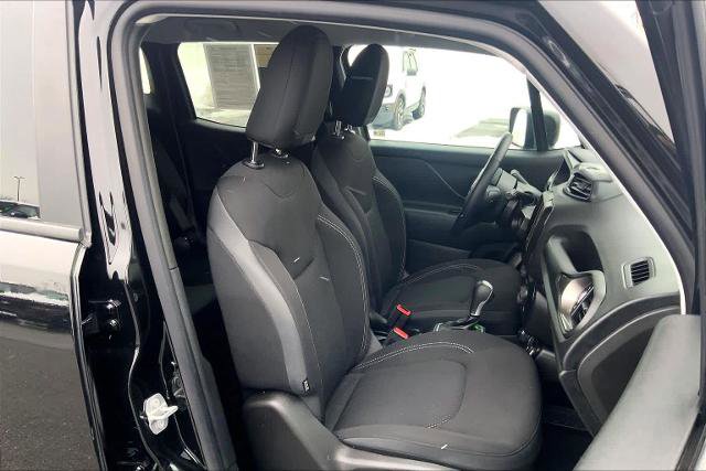 Used 2023 Jeep Renegade Latitude w/ Premium Group image 7