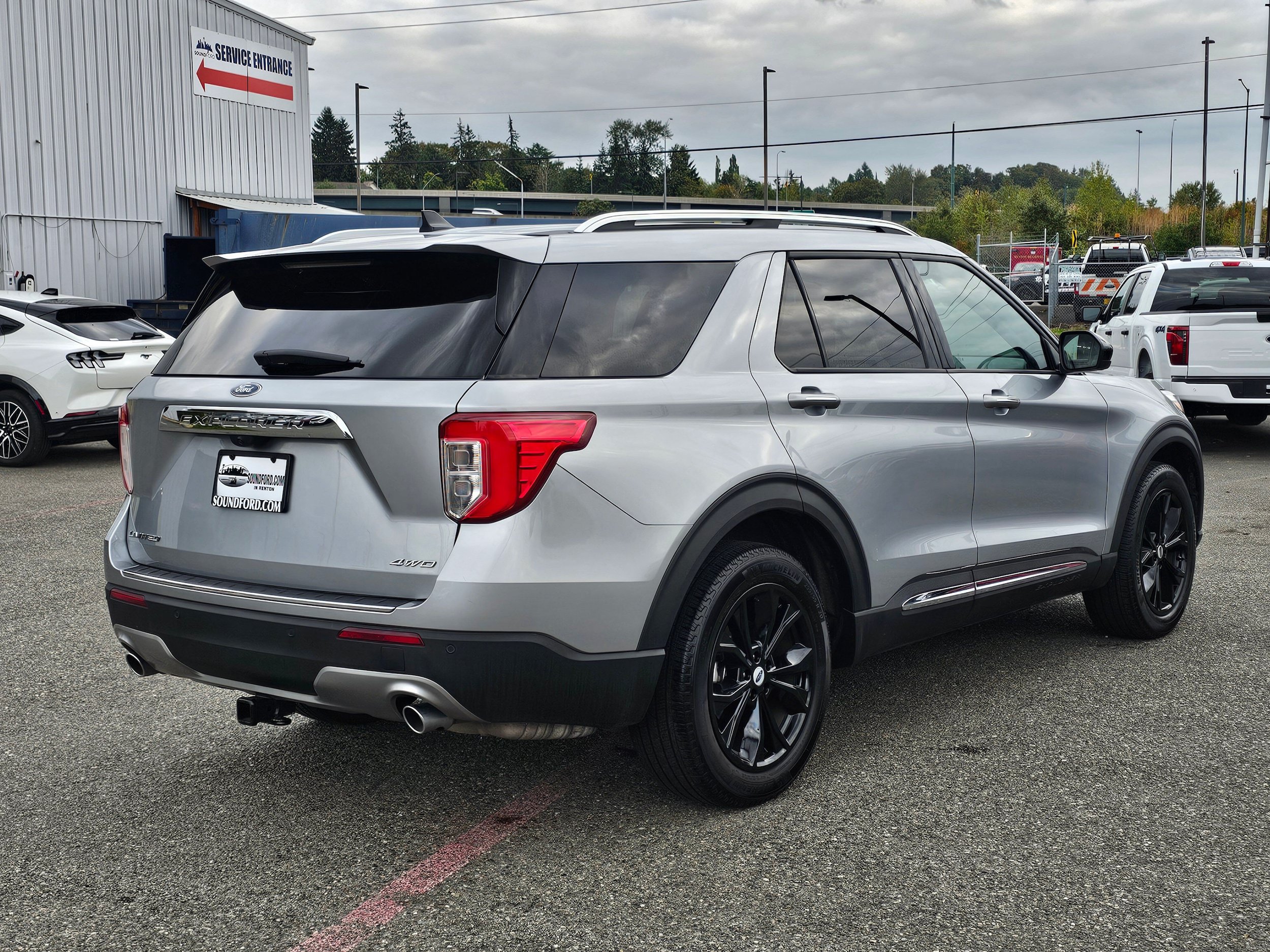 Certified 2023 Ford Explorer Limited AWD/4WD image 5