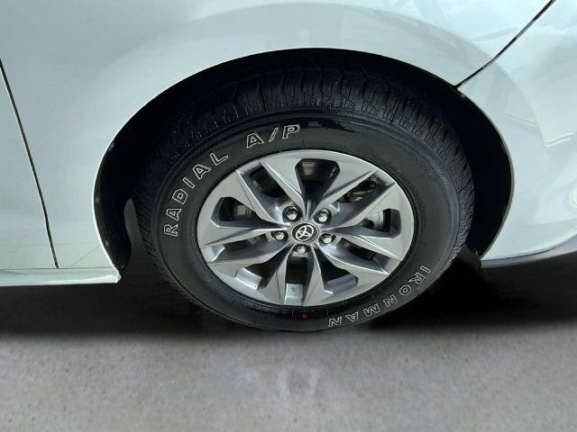 Used 2025 Toyota Sienna XLE FWD image 31
